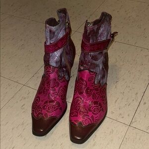 L’artiste Floral Patterned Ankle Boots
